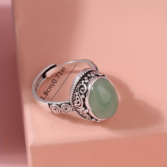 Prilagodljiv odprt prstan s sintetičnim zelenim kamnom 