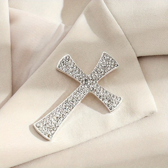 Elegantna broška v obliki križa srebrne barve 