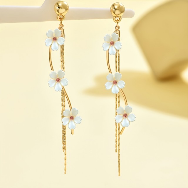 Daljši elegnatni uhani z rožicami