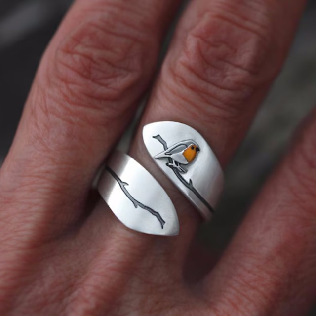 Prilagodljiv prstan s ptičko v vintage slogu 