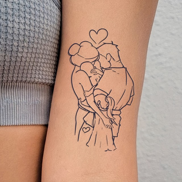 Začasna tatu nalepka z motivom družine