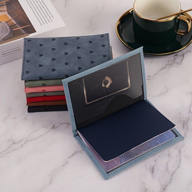 Ljubki ovitek za potni list s potiskom srčkov 2 barvi