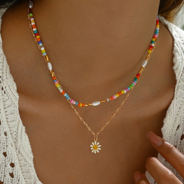 Čudovita poletna ogrlica z marjetico in pisanimi perlicami