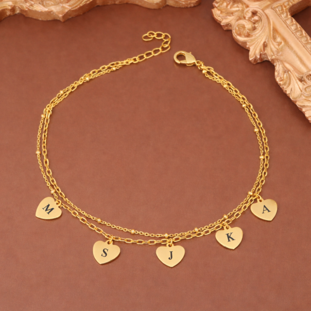 Personalizirana zapestnica s srčki in inicialkami po želji 