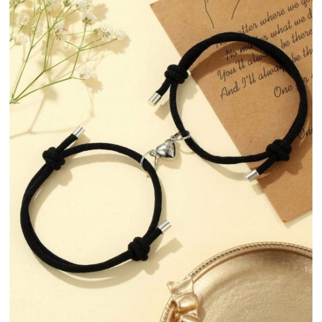 Komplet dveh zapestnic za pare z magnetnim srcem