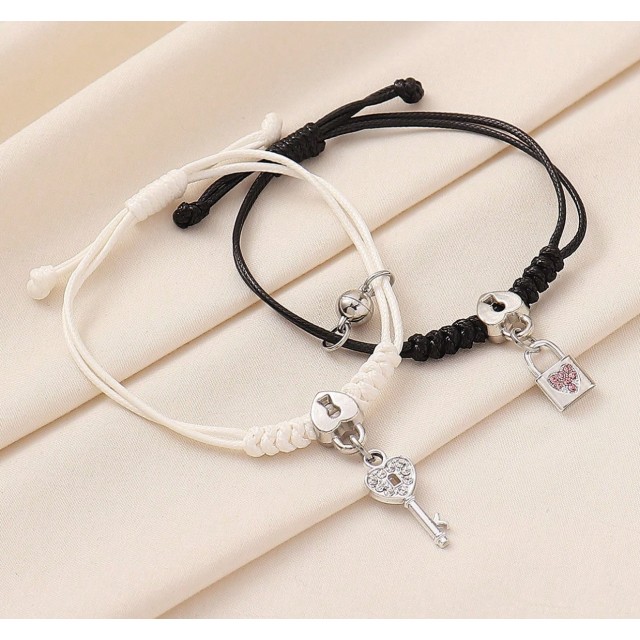 Komplet dveh zapestnic z magnetkom  ključ in ključavnica