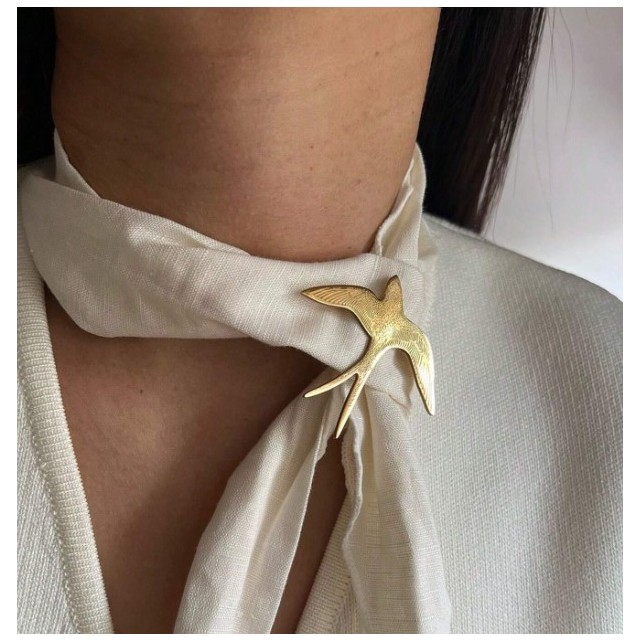 Zlata broška v obliki lastovke 