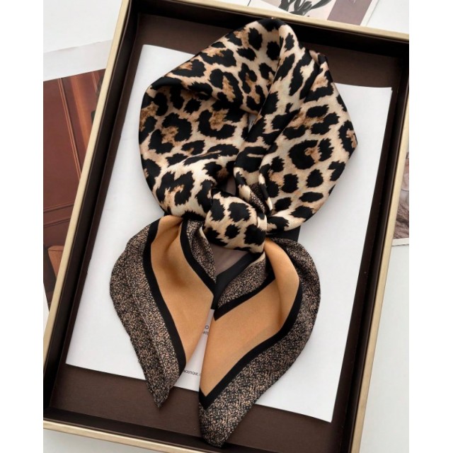 Prelepa elegantna rutka z leopardjim potiskom