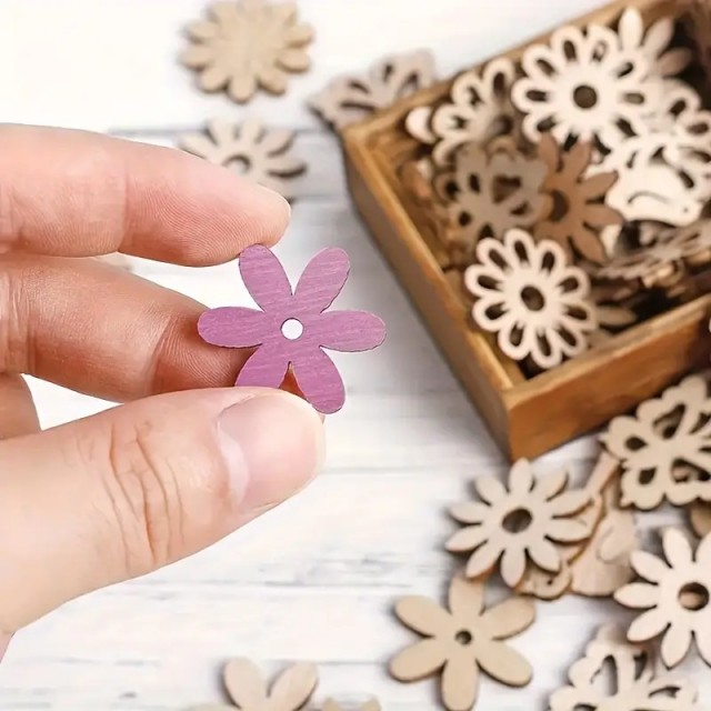 50 kosov izrezljanih lesenih okraskov za dekoracijo