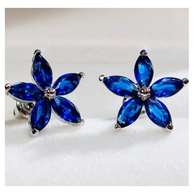 Ljubki vtični uhani v modri barvi rožice