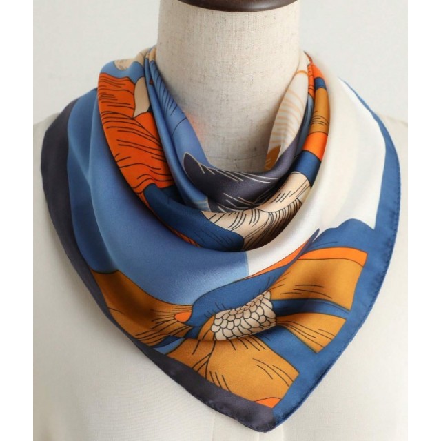 Elegantna ženska ruta v modro oranžni barvi 