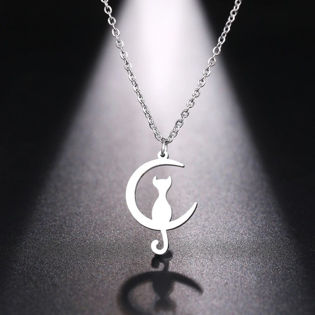 Verižica srebrna, mucka na lunici