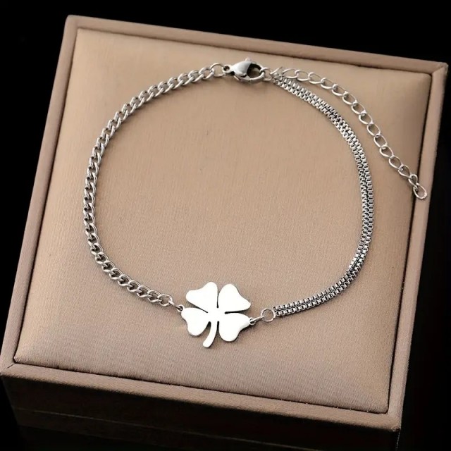 Zapestnica iz nerjavečega jekla z deteljico