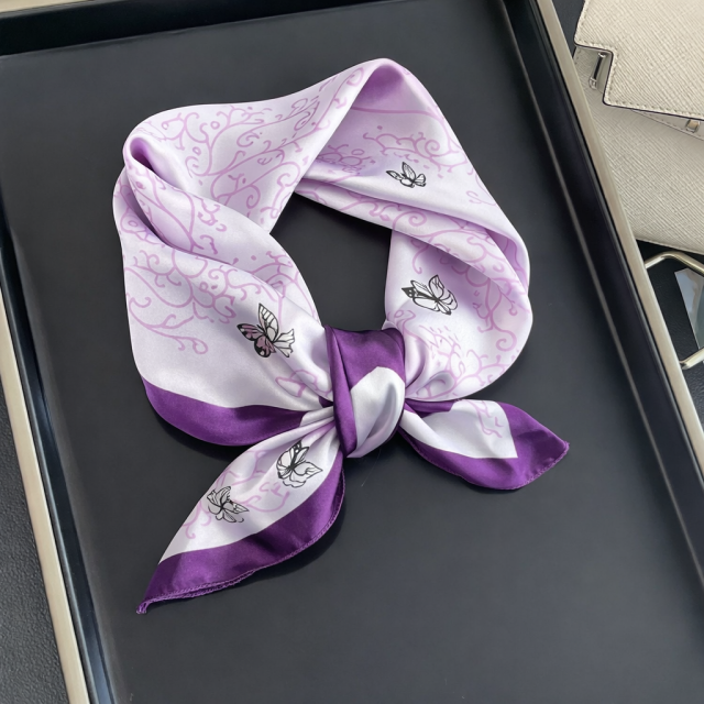 Elegantna kvadratna ruta z metulji