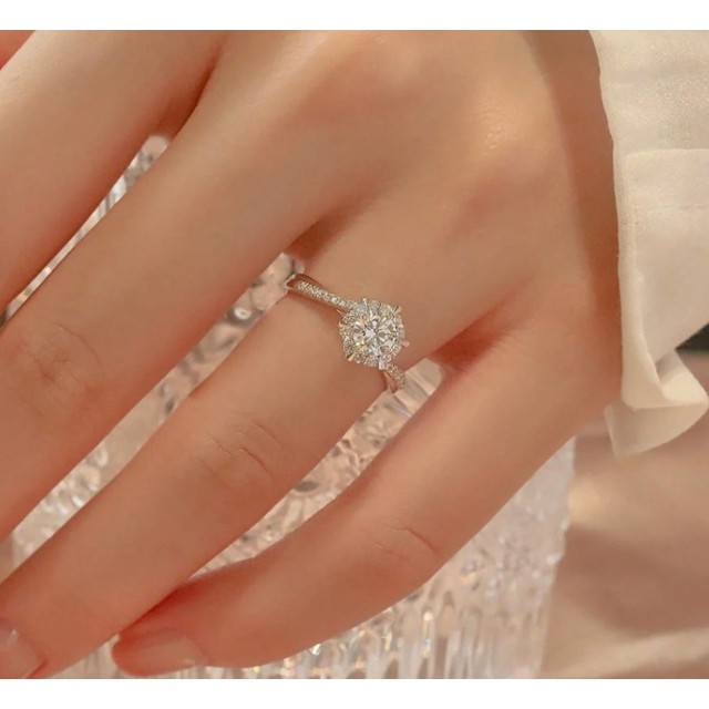 Odprt eleganten prstan s kubičnim cirkonom