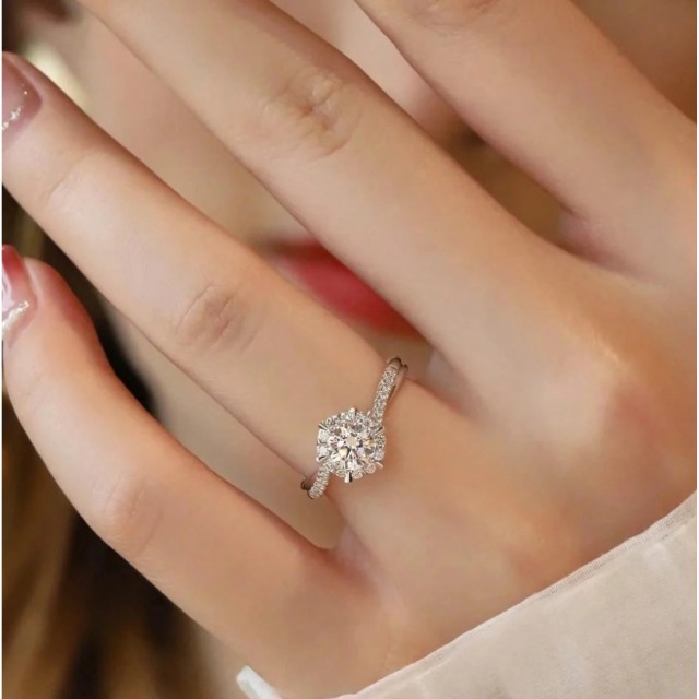 Odprt eleganten prstan s kubičnim cirkonom