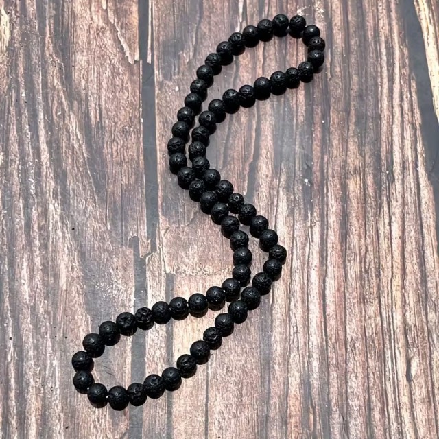 Moška ogrlica iz naravnih lava kamnov