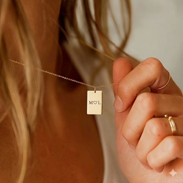 Personalizirana ogrlica s pravokotnim obeskom in gravuro po želji