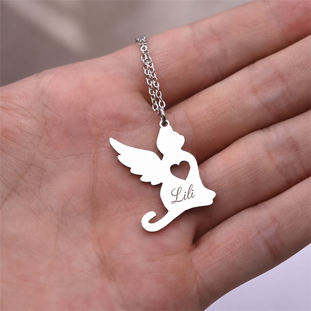 Personalizirana verižica z angelsko mucko in gravuro imena