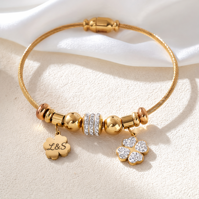 Personalizirana zapestnica s štiriperesno deteljico in gravuro po želji 