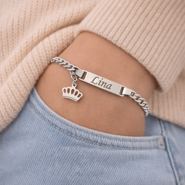 Personalizirana zapestnica z obeskom krone in osebno gravuro