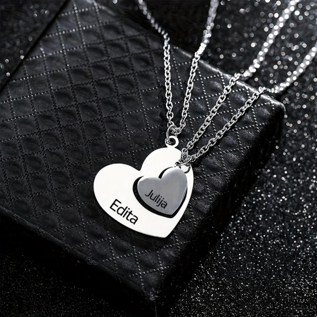 Personaliziran komplet 2 ogrlic s srcem in osebno gravuro
