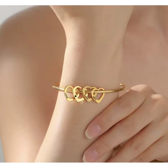 Personalizirana zapestnica s srci in gravurami po želji