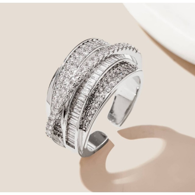 Elegantni večplastni prstan z bleščicami - nastavljiv 