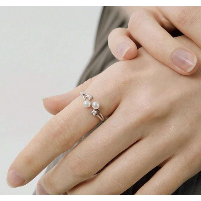 Čudovit nastavljiv prstan s perlico 