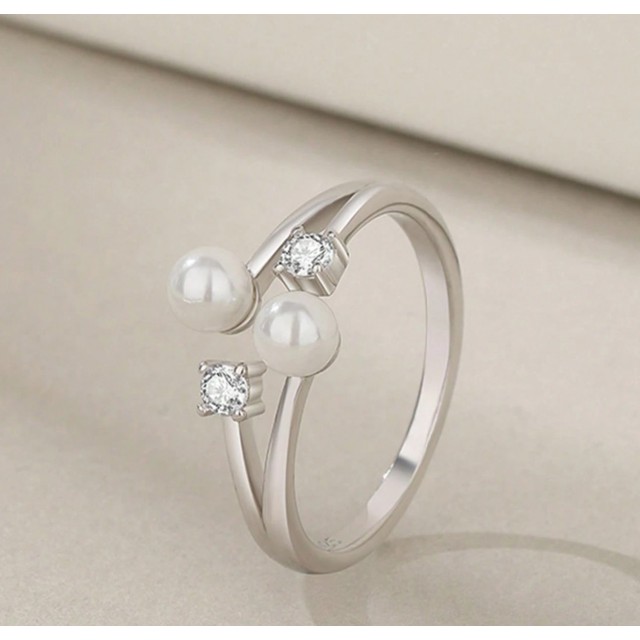 Čudovit nastavljiv prstan s perlico 