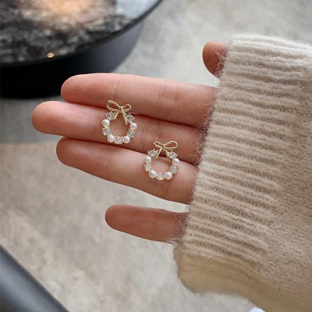 Uhani v zlati barvi s pentljico