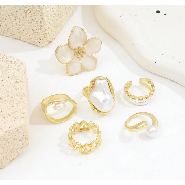 Komplet 6 nastavljivih zlatih prstanov z biseri in cvetličnim dizajnom