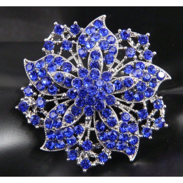 Temno modra broška v obliki rožice