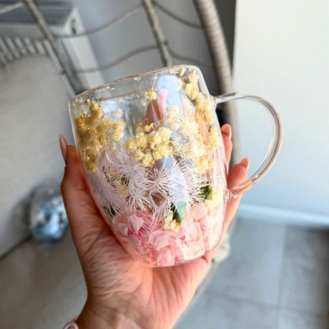 Termo kozarec s cvetjem v notranjosti – gipsofila in barvne hortenzije, 300 ml