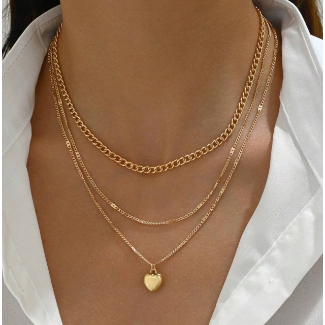 Tridelna ogrlica z obeskom srca v zlati barvi