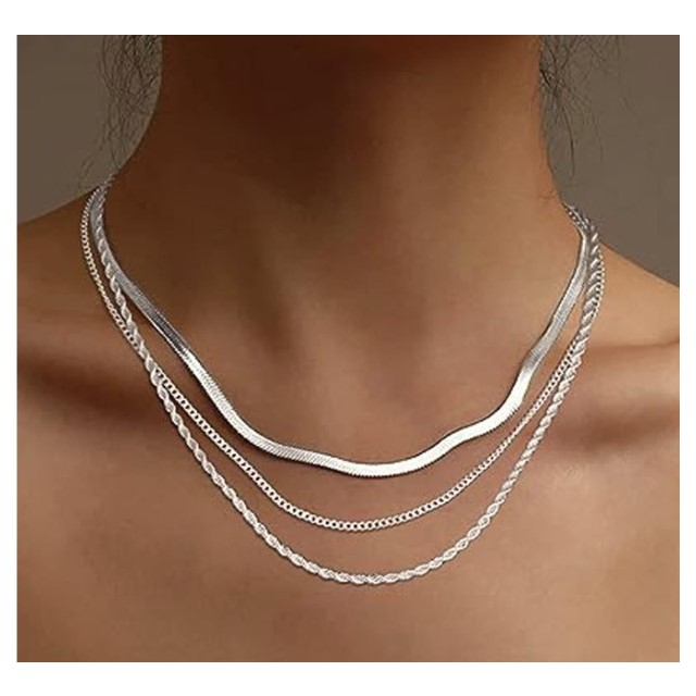 Tridelna večplastna ogrlica v srebrni barvi 