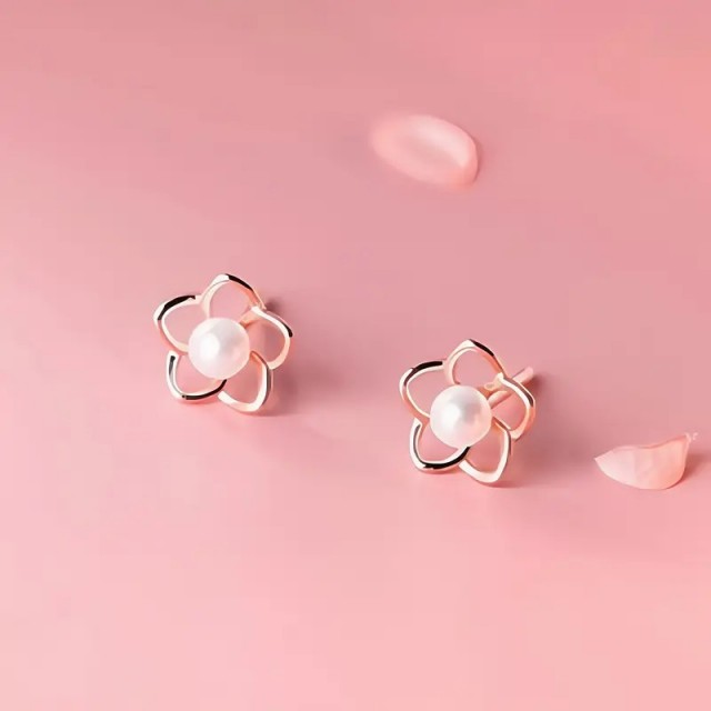 Prikupni vtični uhani z rožicami zlati