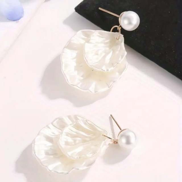 Prelepi uhani s perlico in imitacijo školjke