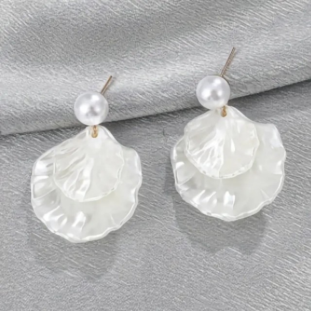 Prelepi uhani s perlico in imitacijo školjke