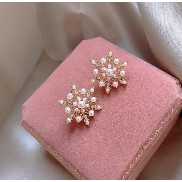 Elegantni uhani snežinke zlate barve