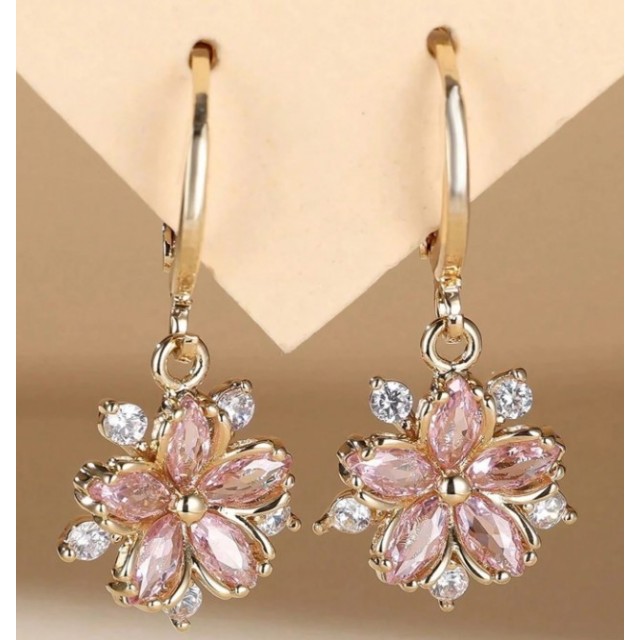 Elegantni viseči uhani s cvetom v zlati barvi