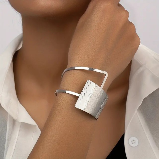 Geometrijska zapestnica nepravilne oblike, 2 barvi