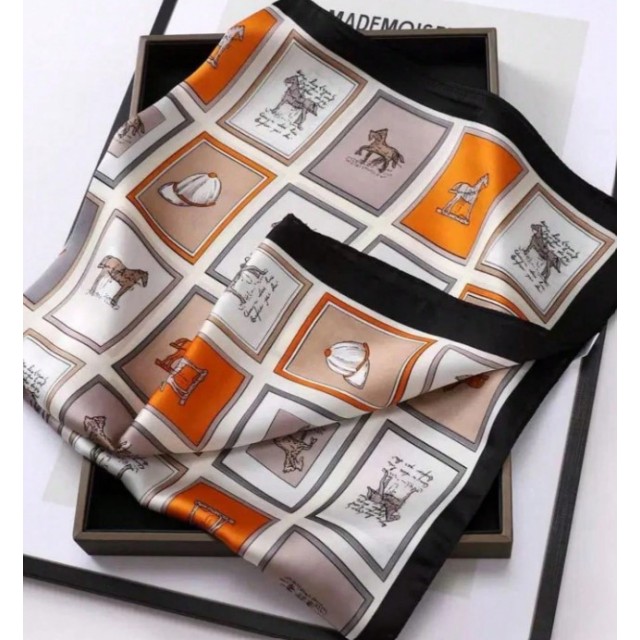 Elegantna kvadratna ruta z motivom konjev