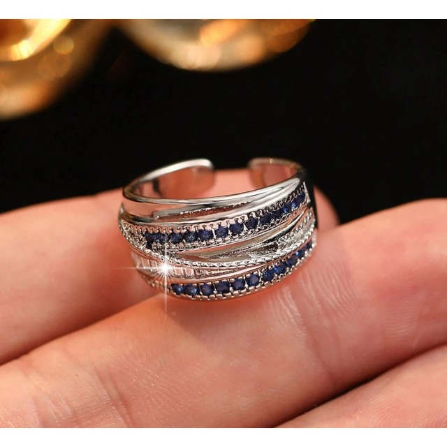 Moder večplastni prstan s cirkoni 