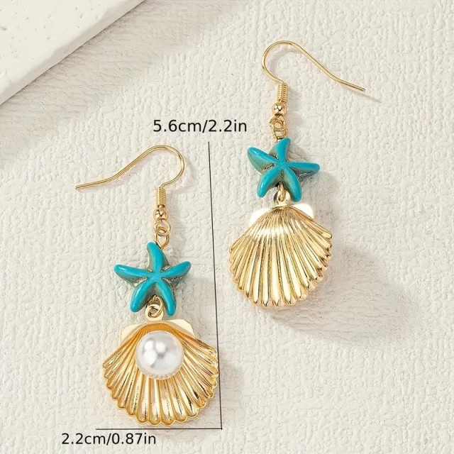 Poletni uhančki v zlati barvi s školjko in modro zvezdico