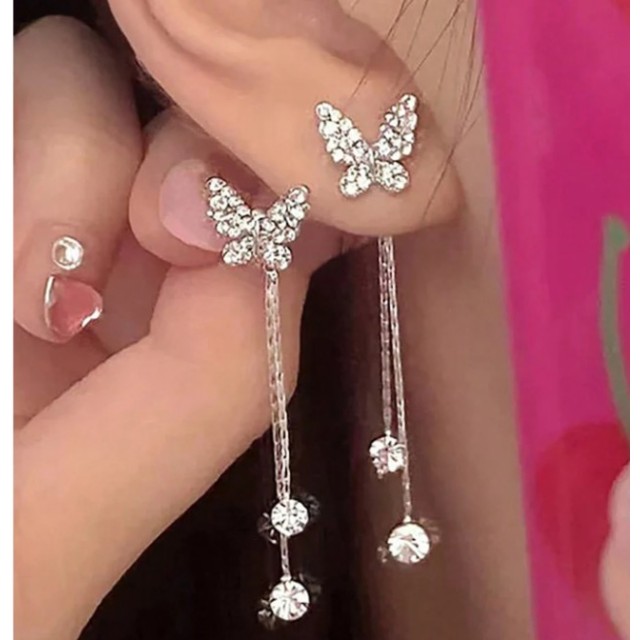 Prelepi viseči uhani z metuljem