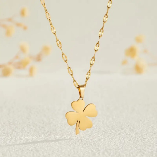 Personalizirana ogrlica s štiriperesno deteljico in gravuro po želji