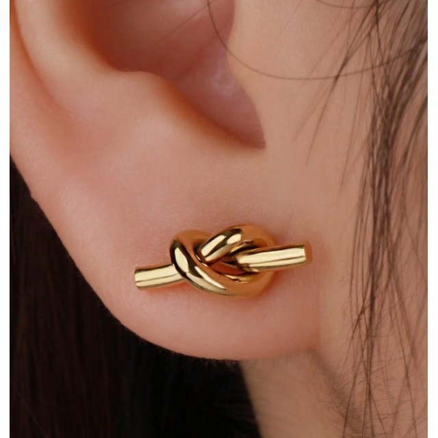 Elegantni zlati uhani z vozlom