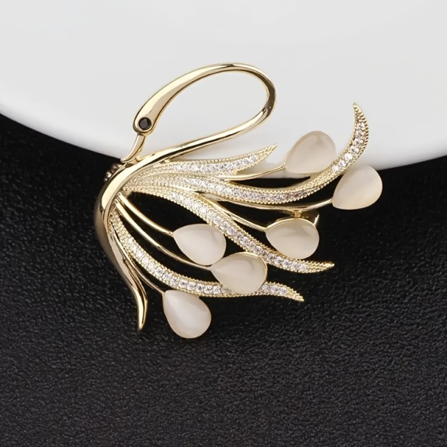 Elegantna broška z labodom