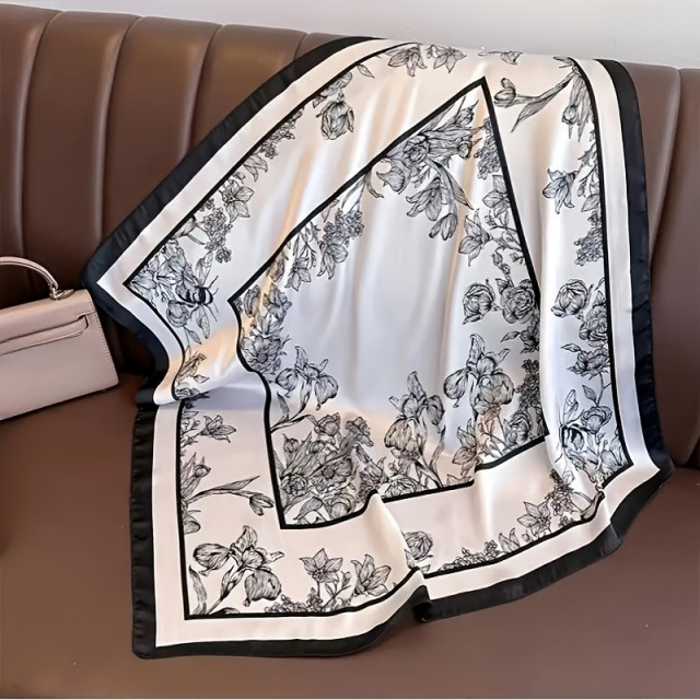 Črno-bela cvetlična kvadratna rutka 